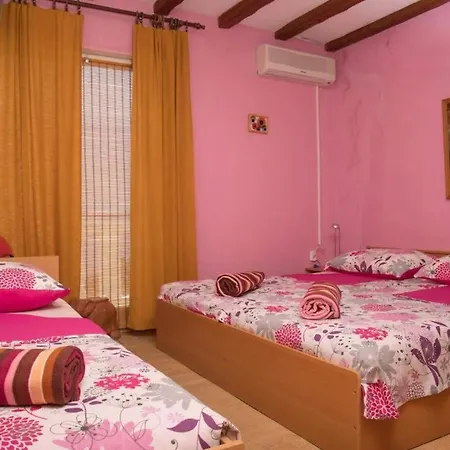 Apartments Buki *